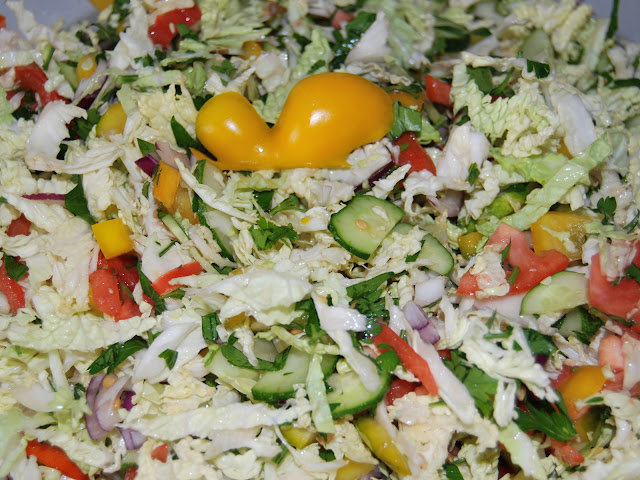 Яркий овощной салат, который станет звездой стола