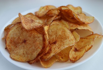 Как приготовить хрустящие картофельные чипсы дома: простой и полезный рецепт