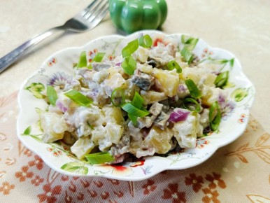 Картофельный салат с селедкой: чистая незабываемая классика на вашем столе