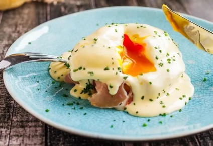 Как приготовить яйца Бенедикт: Вдохновляющий рецепт