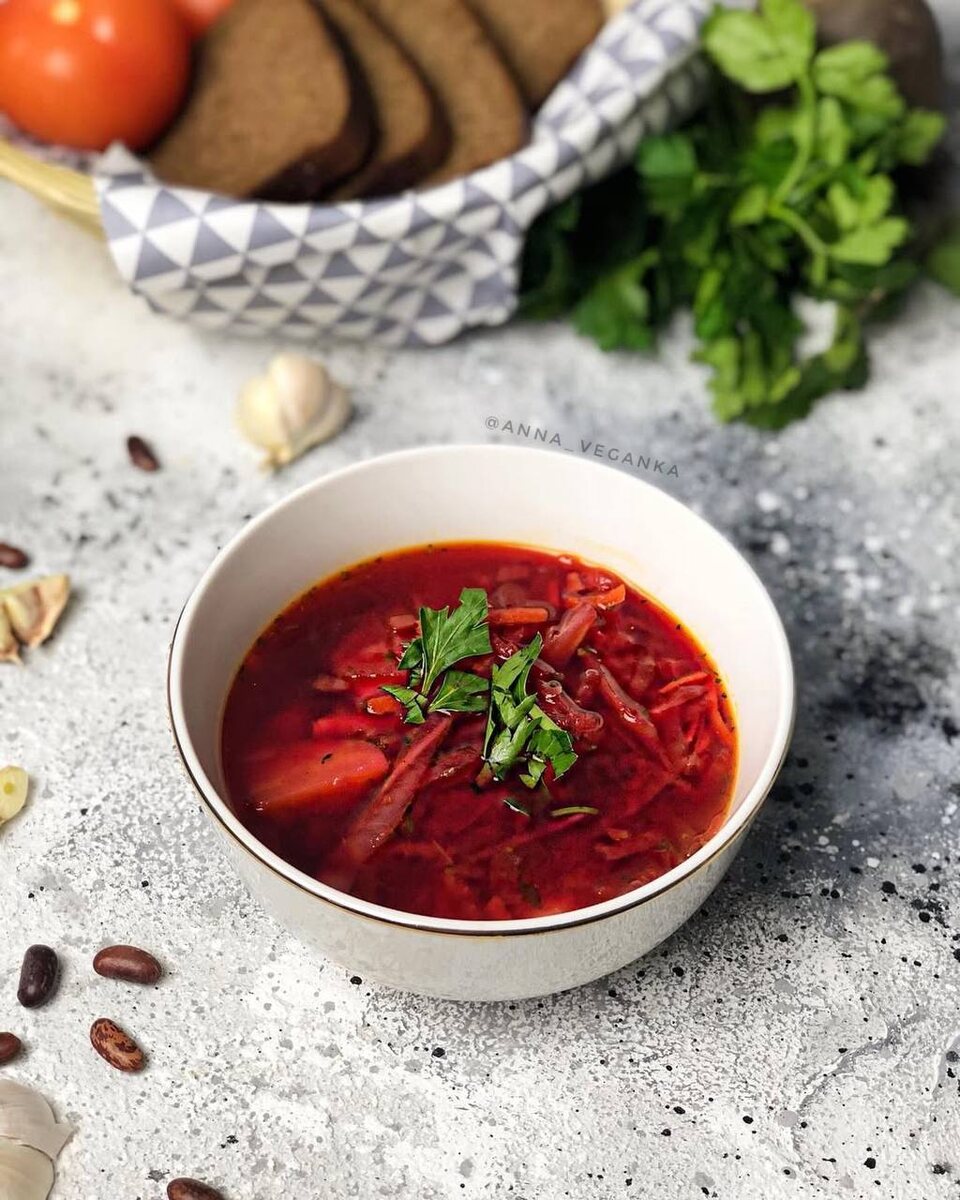 Ароматный веганский борщ с фасолью: удивите себя новыми вкусами