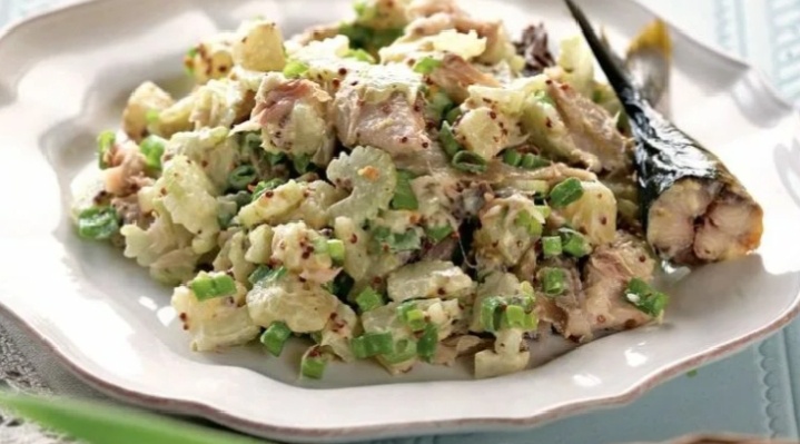 Салат с копченой рыбой