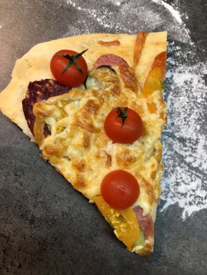 Как приготовить пиццу с четырьмя колбасами: простой и вкусный рецепт