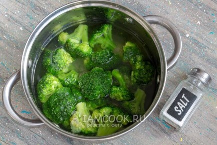 Удивительное блюдо с брокколи, яйцом и сыром, которое завоевало семью!