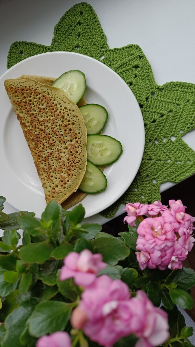 Ажурные блинчики со шпинатом: легкий и вкусный рецепт