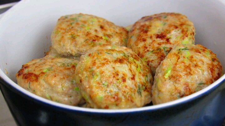 Необычные куриные котлеты с кабачком: легко и вкусно