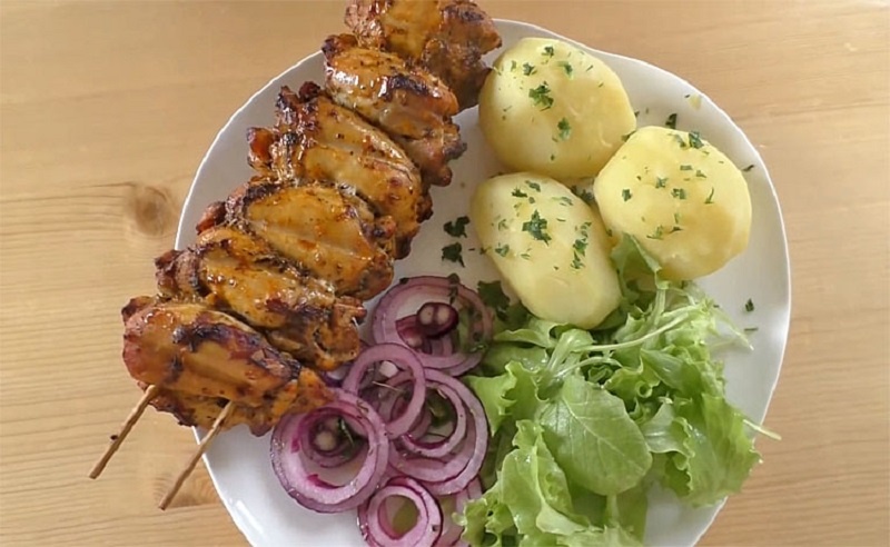 Секреты вкусной курицы на шпажках: как достичь идеальной корочки