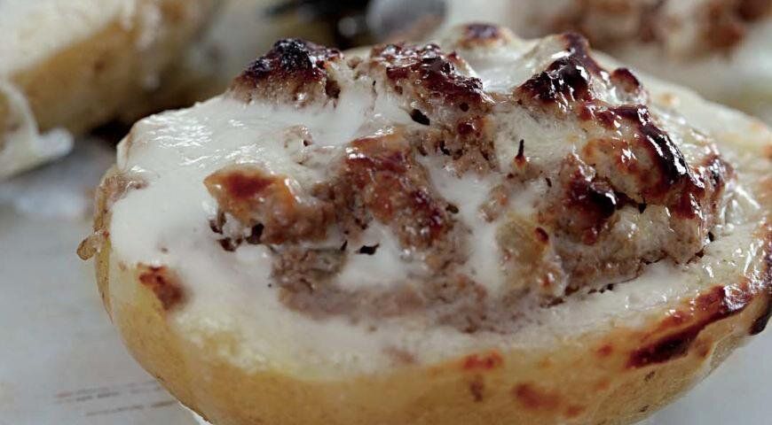 Как запечь картофель с мясом для сытного обеда