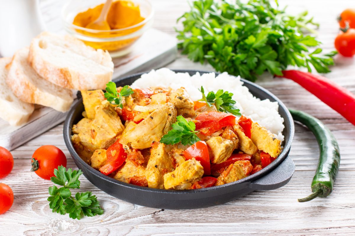 Курица Кадхай: Погружение в Пряное Очарование Индийской Кухни