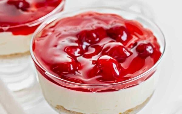 Сливочное парфе с вишней: летний десерт, который вас поразит