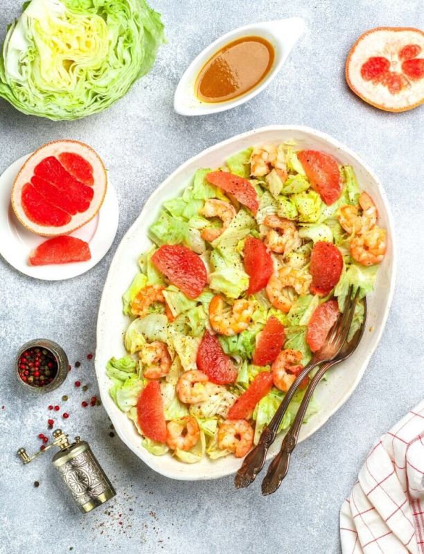 Нежный салат с креветками и грейпфрутом для вашего стола