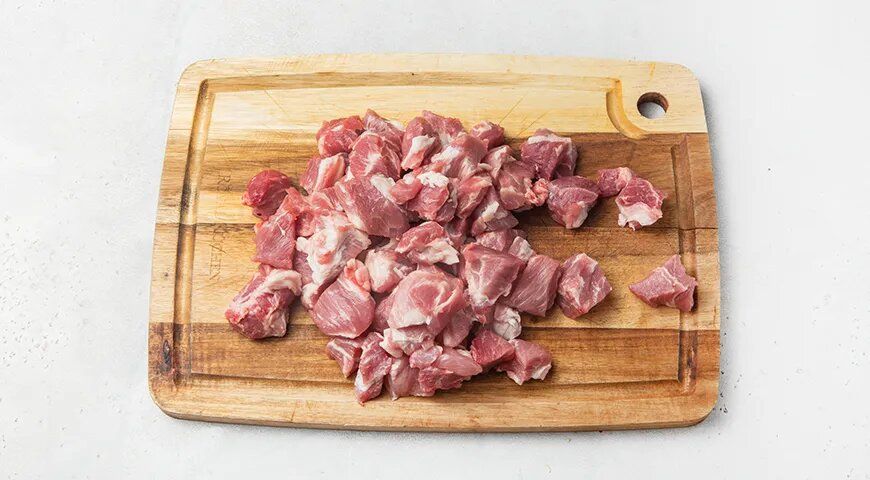 Нежное жаркое из свинины с картошкой: сладкий вкус весны на вашей кухне