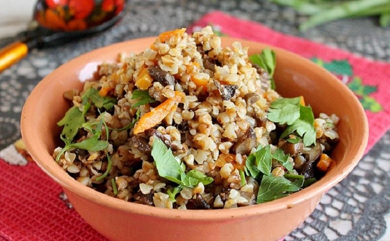 Гречка как основа: создаем сытное блюдо с мясом и овощами