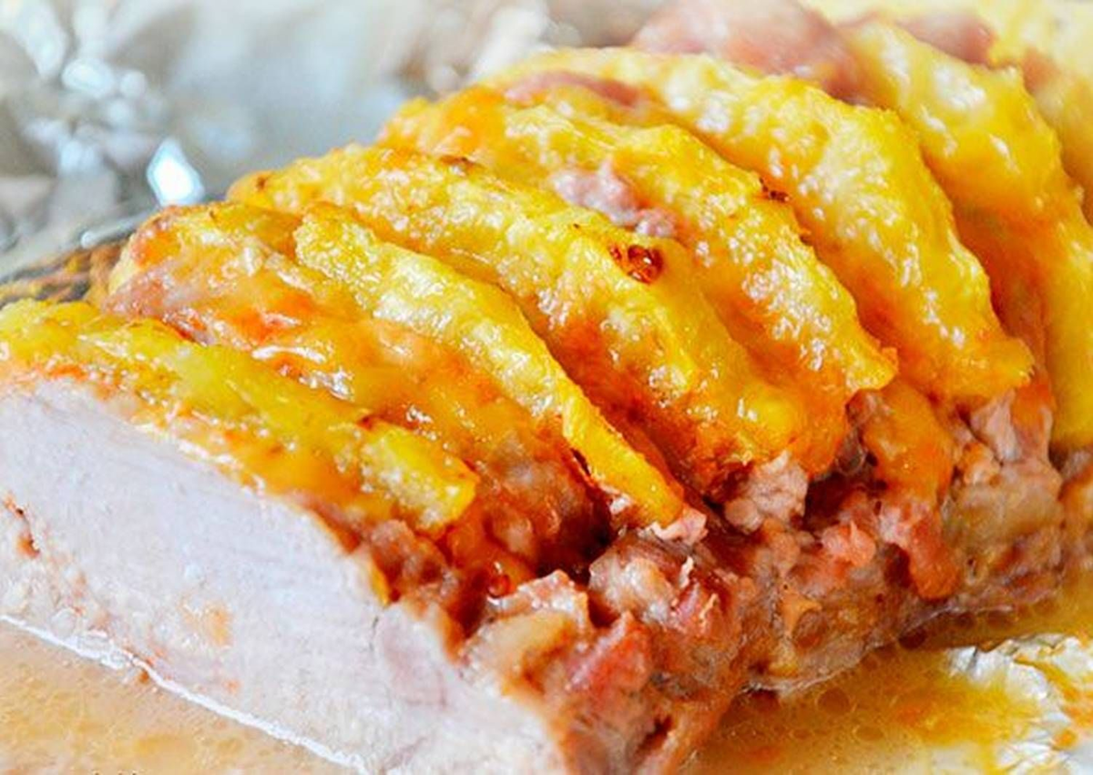 Свинина с ананасами и сыром: простое и эффектное решение для вашего стола