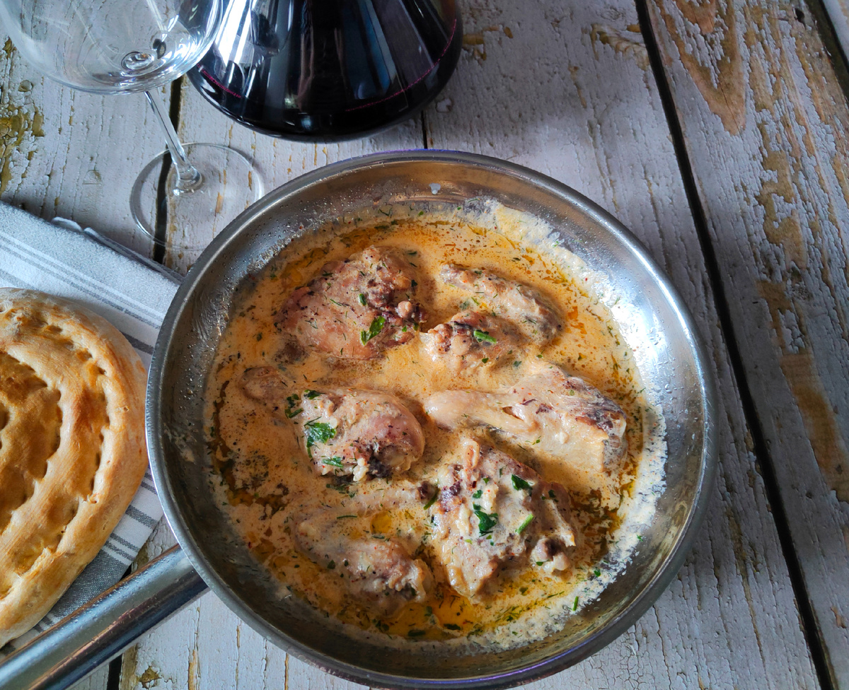 Нежный шкмерули: как приготовить курицу в сливочном соусе по-грузински