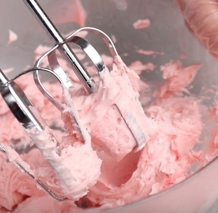 Пластичный клубничный ганаш: яркий вкус и легкость использования