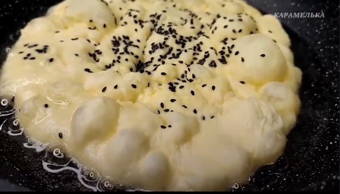 Мягкие и пышные "бхатури" — индийские лепёшки, которые исчезают со стола за минуту