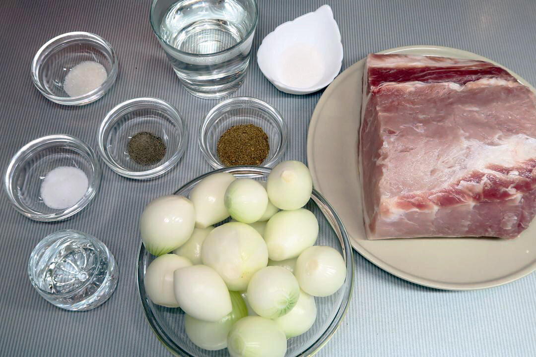 Шашлык из свинины с маринованным луком