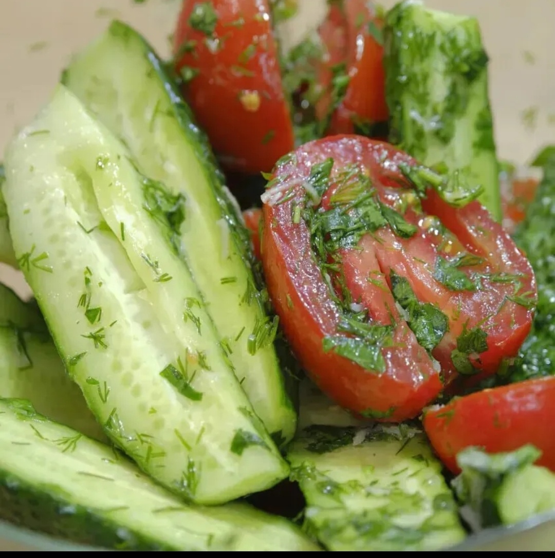 Как быстро приготовить малосольные огурцы и помидоры