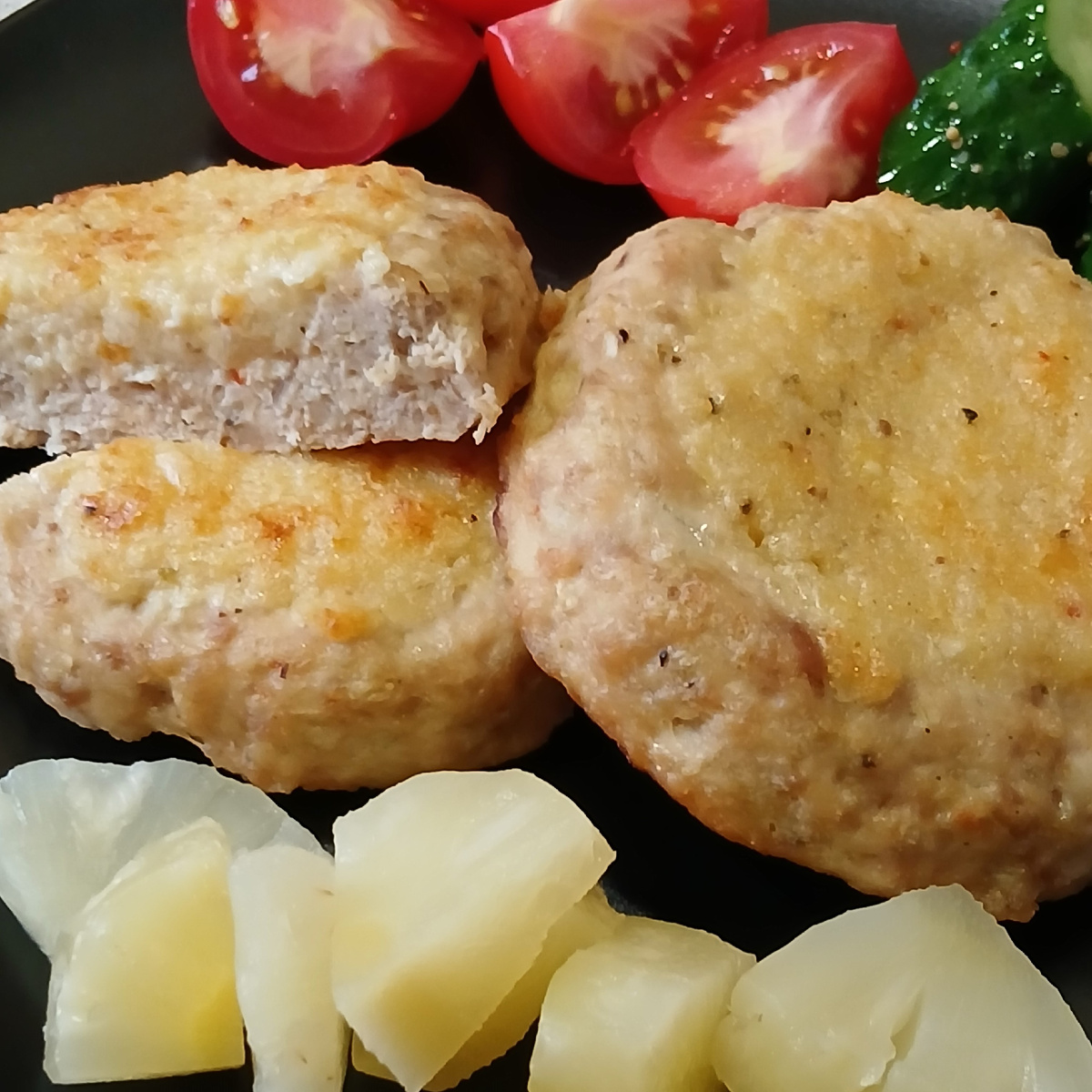 Необычные куриные ватрушки: как ананас и сыр меняют привычные котлеты