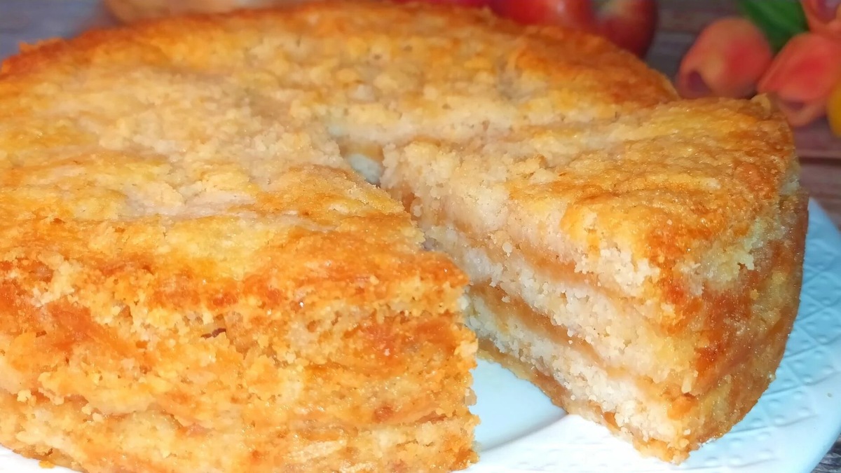 Простой пирог с яблоками: легко и быстро!