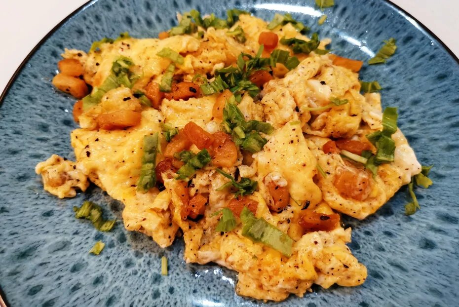 Скрамбл со шкварками