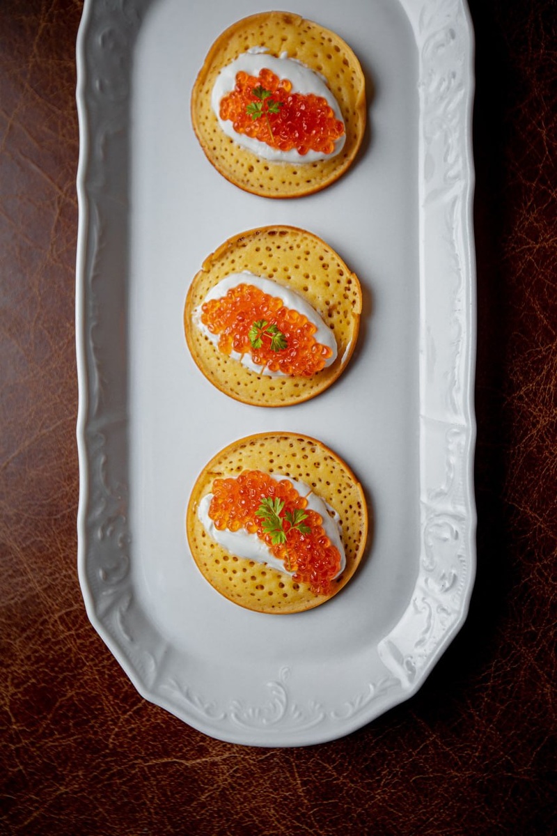 Масленичные угощения и развлекательная программа от ресторанов Maison Dellos