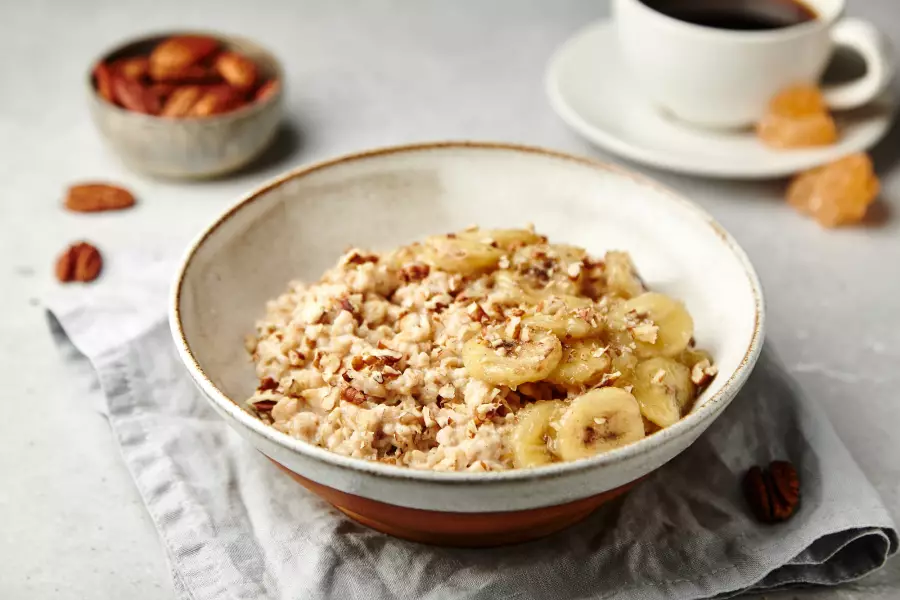 Как приготовить овсянку с бананом и орехами за 10 минут