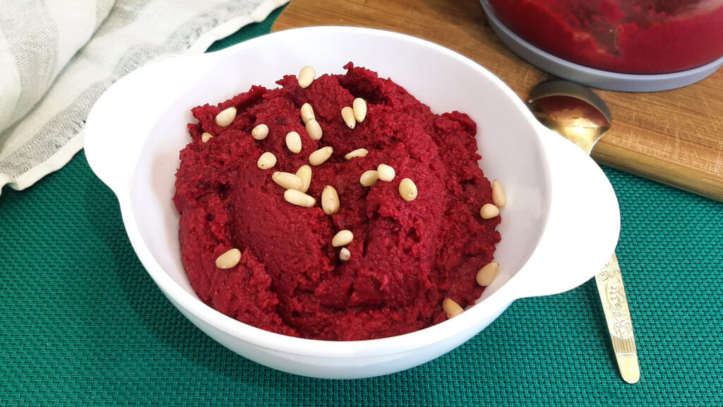 Свекольный хумус: яркое блюдо для утреннего настроения