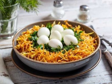 Салат «Гнездо аиста»: оригинальное лакомство для праздничного стола