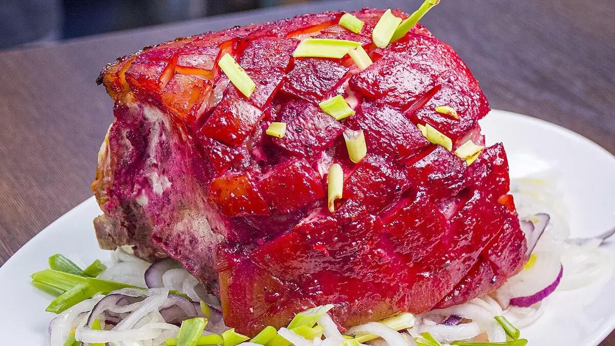 Запеченная корейка с соусом ткемали: хит на праздничном столе