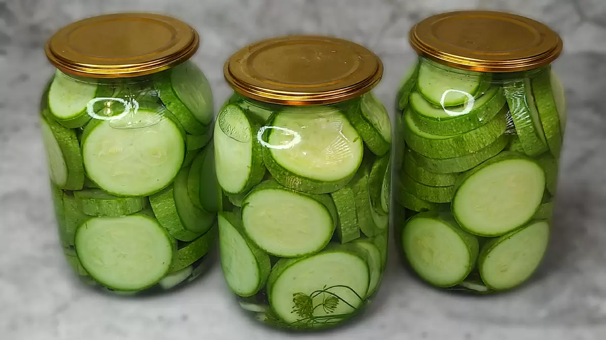Пик летнего вкуса: маринованные кабачки, похожие на огурцы