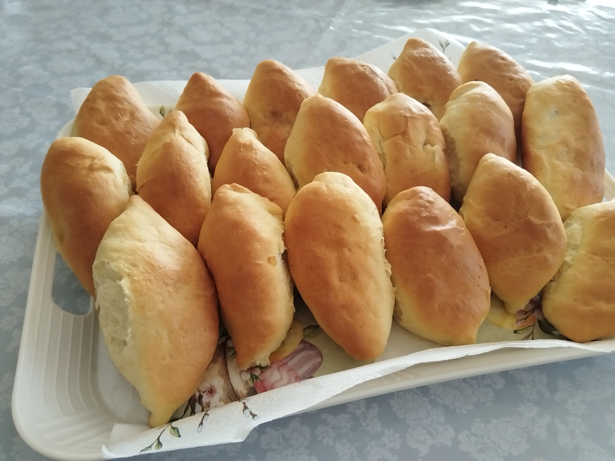 Рецепт пирожков с мясом из дрожжевого теста в духовке