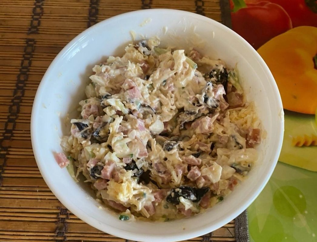Салат с ветчиной и черносливом: новый взгляд на классический вкус