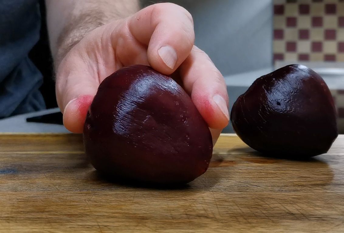 Новый салат со свеклой, который удивит вас своим вкусом